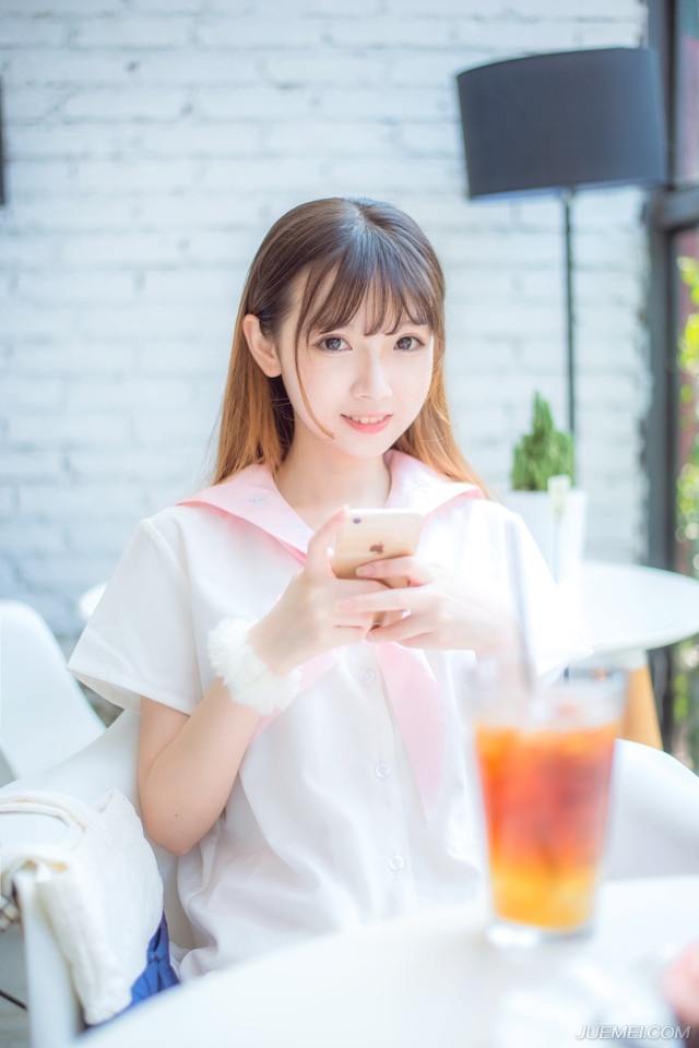 朋友还是必须分类的——例如图书，一架一架混不得。过分混杂，匆忙中急着着，往往找错类别。